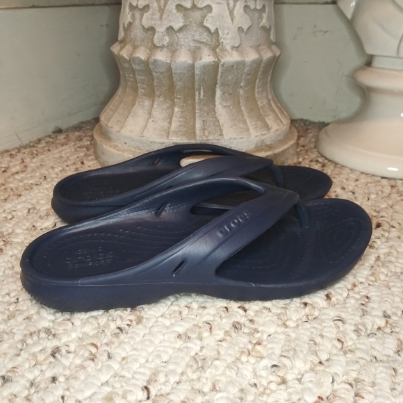 CROCS Child's Classic Navy Flip-Flop Sandals - Picture 9 of 9